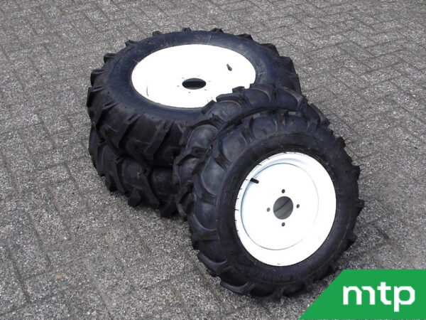 Jeu de pneus de tracteur avec jante