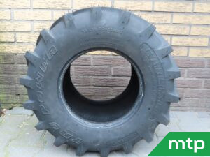 Pneu de tracteur 26 x 12.00-12 utilisé