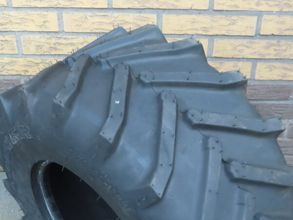 Pneu de tracteur 26 x 12.00-12 utilisé – Image 3