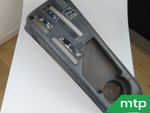 Panneau gauche sur l'aile Shibaura SX 24 utilisé