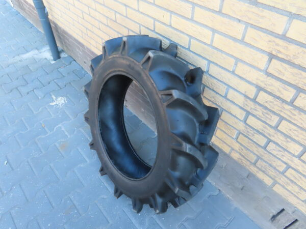 Pneu de tracteur 8.3-20 usagé – Image 2