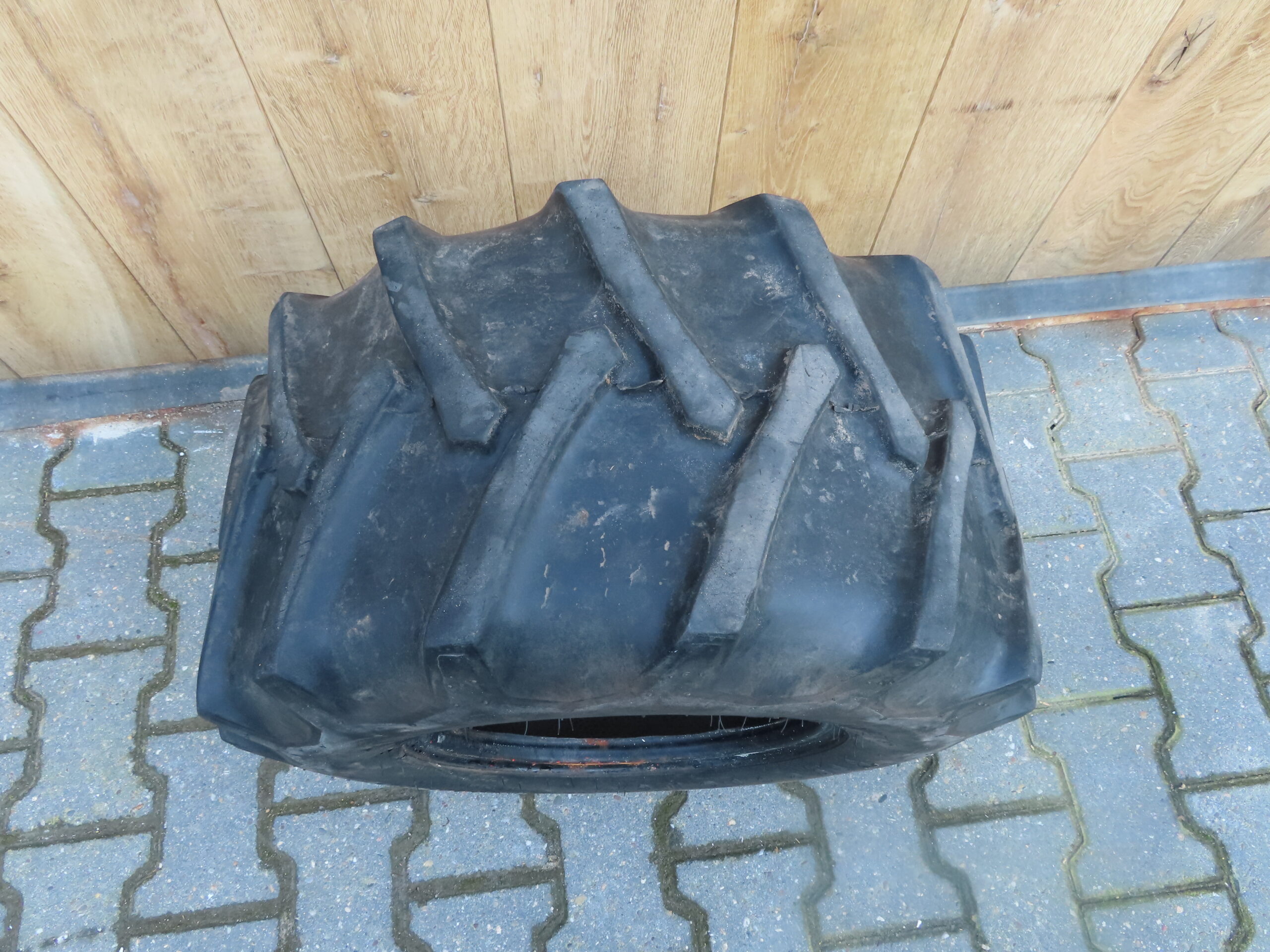 Pneu industriel 26x12.00-12 usagé – Image 2